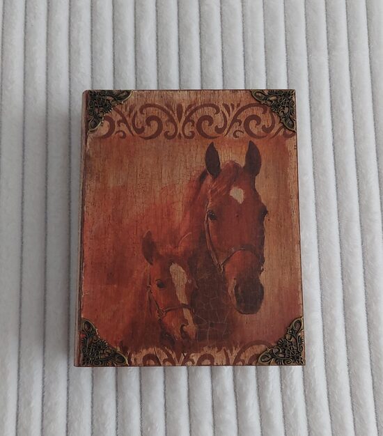 Koka kārba grāmata