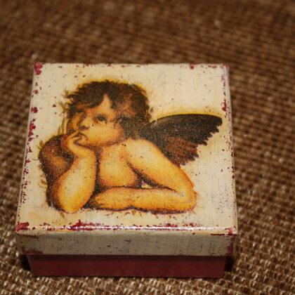 Kungam, lai kārbā glabātu gredzenu.