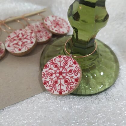 Atšķirības piekariņi glāzēm