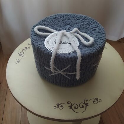 Kārba 4 adītām bumbām