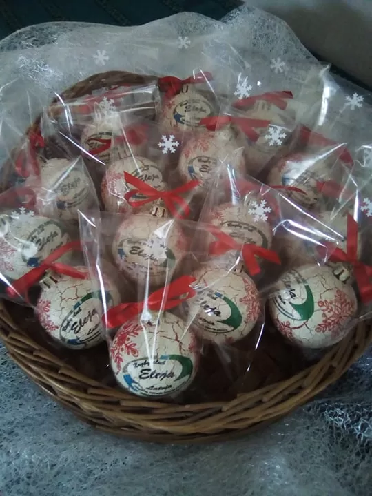 Ziemassvētku dāvanas sponsoriem no regbija komandas
