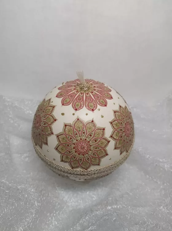 Bumba uz statīva, atverama. Diam.15 cm.